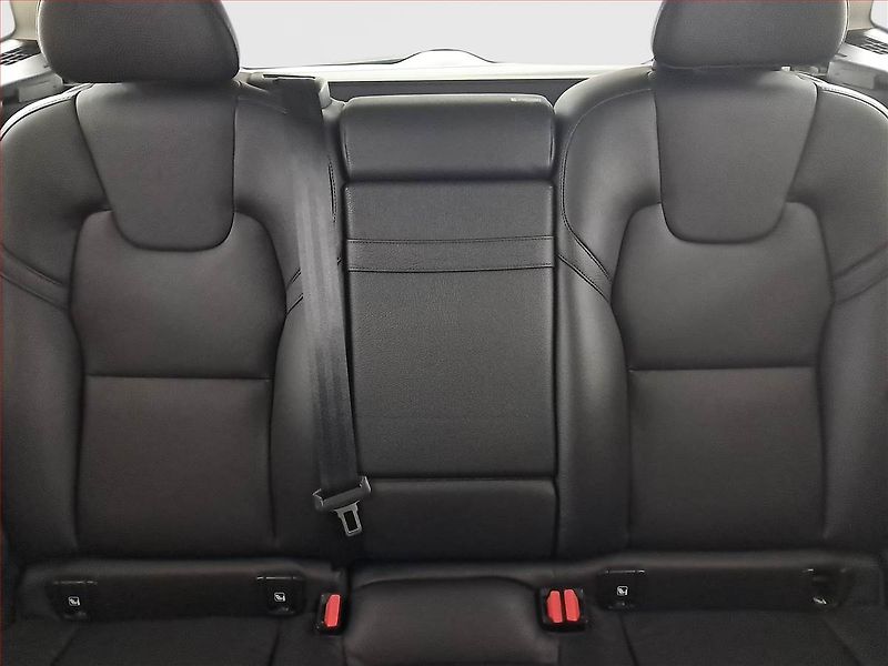Volvo XC60 (2018) D4 AWD - fotka 10 z 21