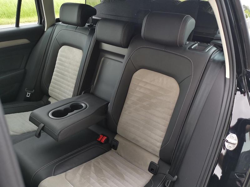 Volkswagen Passat HIGHLINE*110KW*LED*ALCANTARA* - fotka 41 z 85
