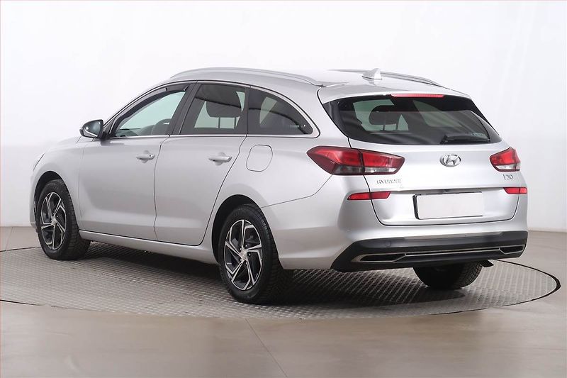 Hyundai i30 (2021) Family 1.5 DPI, Serv.kniha - fotka 4 z 23