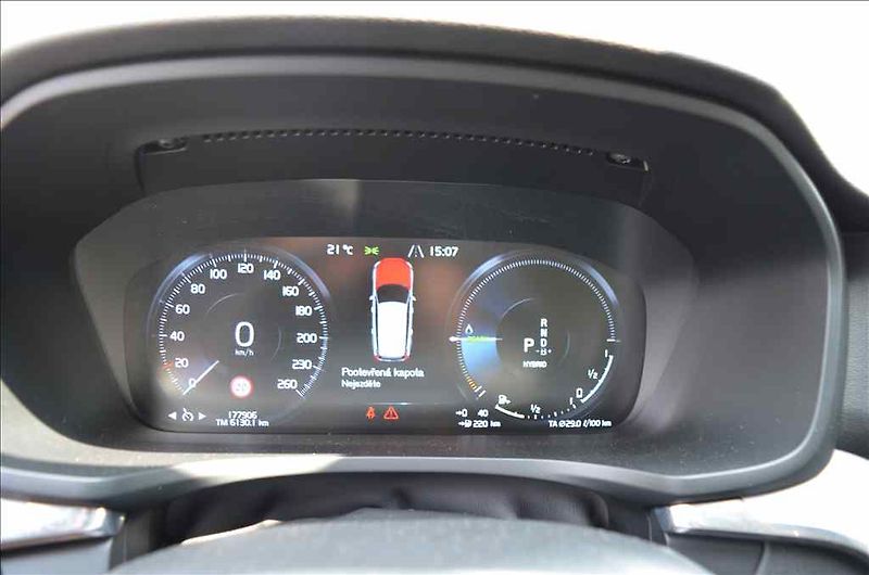 Volvo V60 (2020) 2,0 T6 TWIN ENGINE AWD - fotka 17 z 22