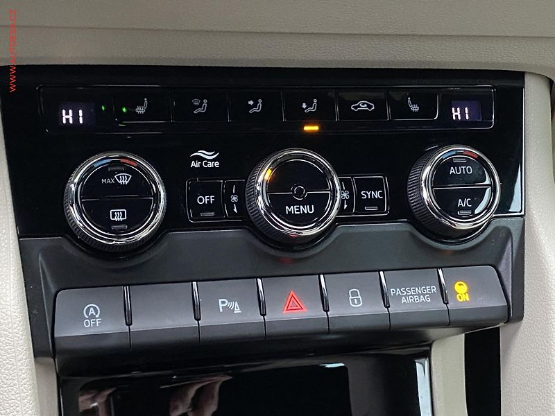 Škoda Karoq (2018) 2.0TDi 4x4, DSG, LED, park - fotka 15 z 18