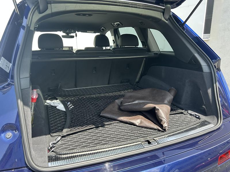 Audi SQ7 (2018) 4.0 biTDI V8 320 kW tiptronic - fotka 58 z 62