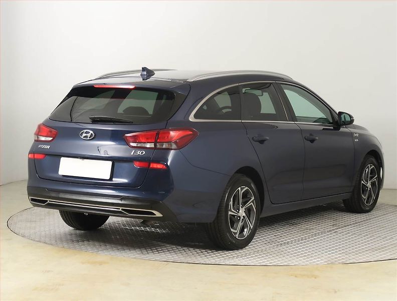 Hyundai i30 (2020) Family 1.5 T-GDI MHEV - fotka 5 z 22