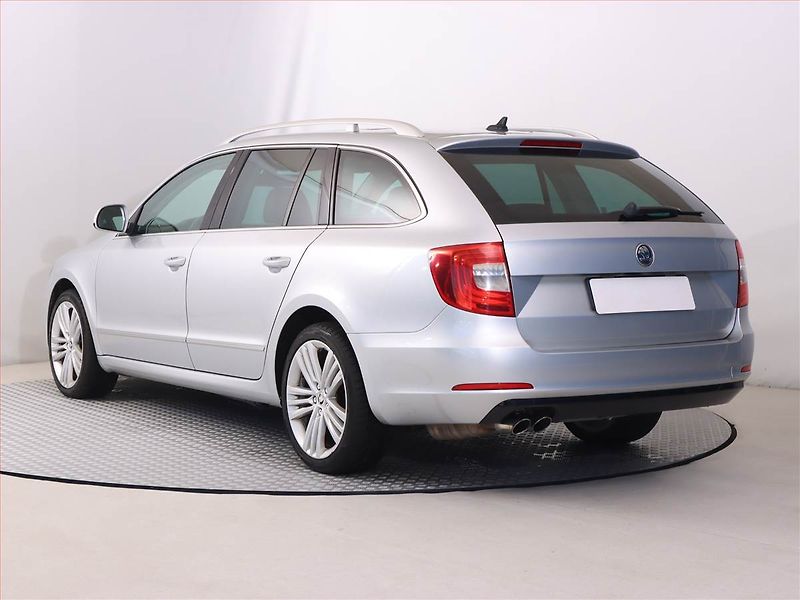 Škoda Superb (2013) Laurin&Klement 2.0 TDI - fotka 4 z 21