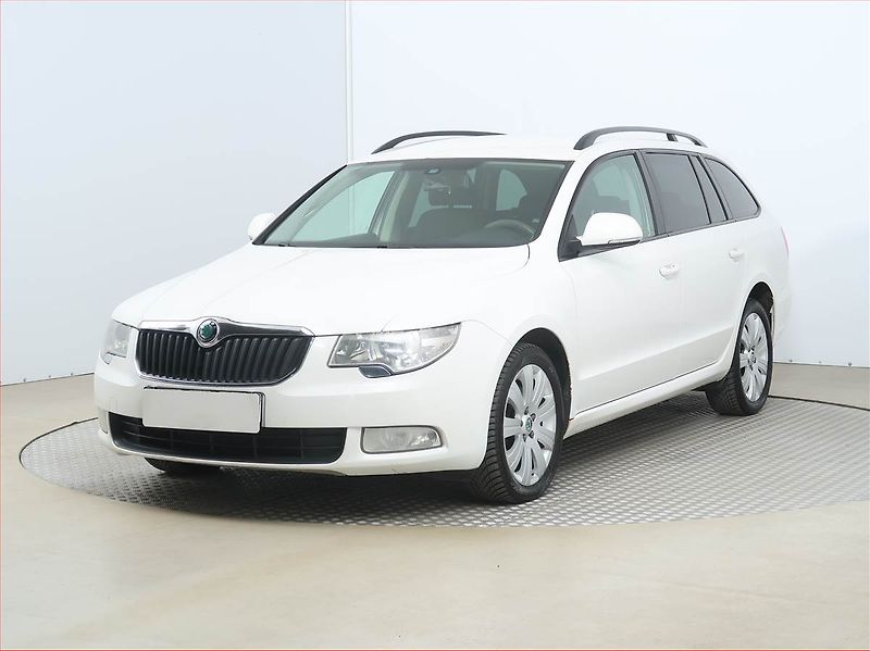 Škoda Superb (2011) 2.0 TDI - fotka 2 z 14