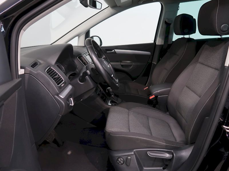 Volkswagen Sharan (2016) HIGHLINE 2.0TDI 110KW DSG 7MÍS - fotka 13 z 36