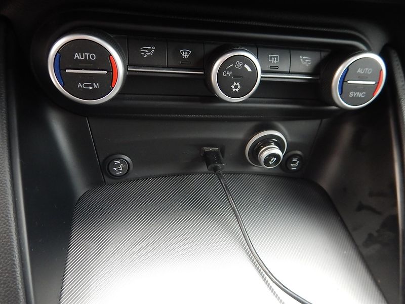 Alfa Romeo Stelvio 2.2 JTD Q4 AUTOMAT - fotka 25 z 27