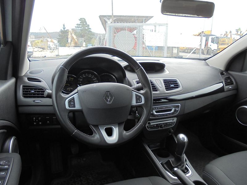 Renault Fluence (2012) 1.6i 16V- DIGIKLIMA- ČR - fotka 8 z 11