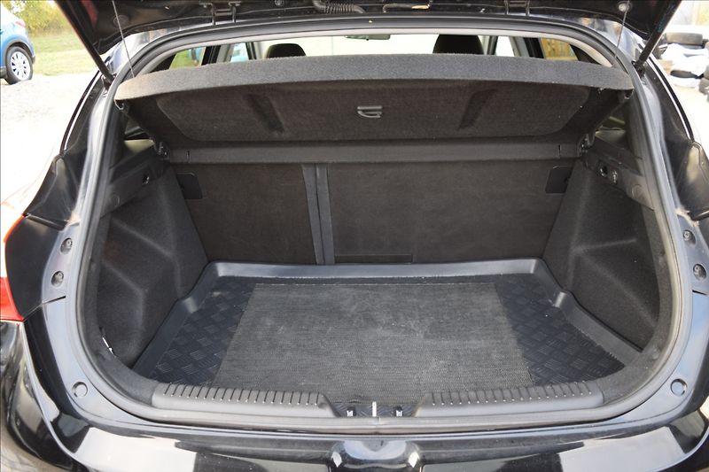 Hyundai i30 1,6 CRDi 81KW BALCK & LIME - fotka 14 z 48