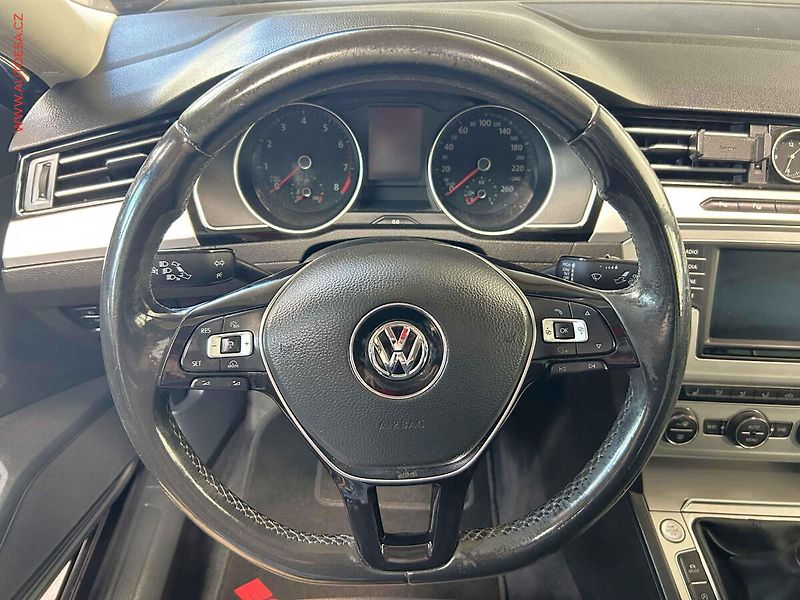 Volkswagen Passat (2015) 1.4TSi, 1.maj, LED, navi - fotka 17 z 18