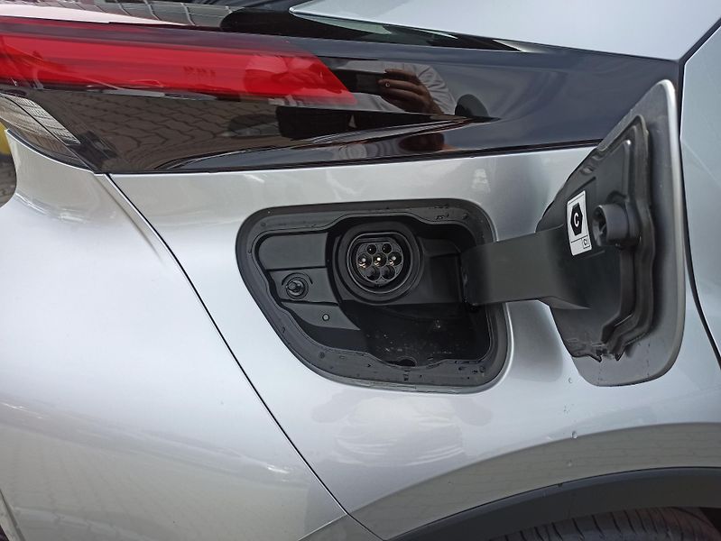 Toyota C-HR (2025) C-HR 2.0 PHEV STYLE - fotka 17 z 18