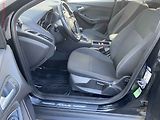 Ford Focus (2015) 1.0EB, 2.maj, AC, TZ, park - náhled 9