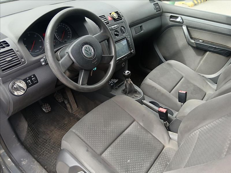 Volkswagen Touran 1,9 TDi Conceptline - fotka 15 z 17