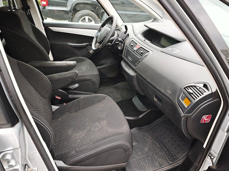Citroën Grand C4 Picasso (2009) 1,6 TDI 80 KW 7Míst - fotka 20 z 32