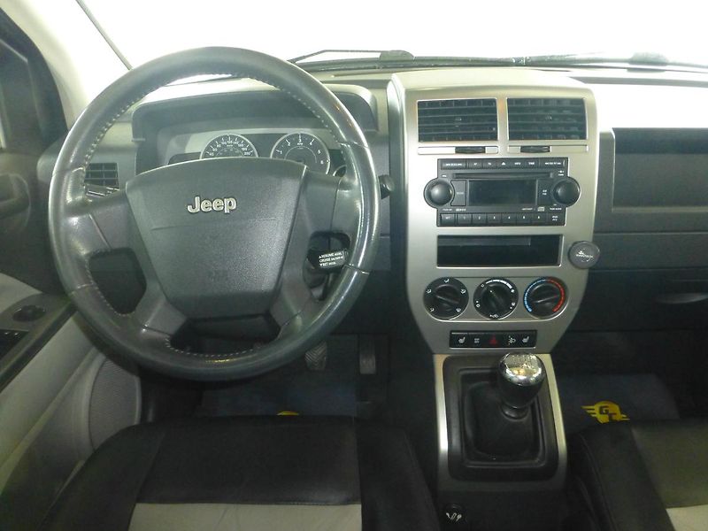 Jeep Compass (2008) 2,0CRDI*VYHŘ.SED*TAŽNÉ*ALU*4X4 - fotka 15 z 23