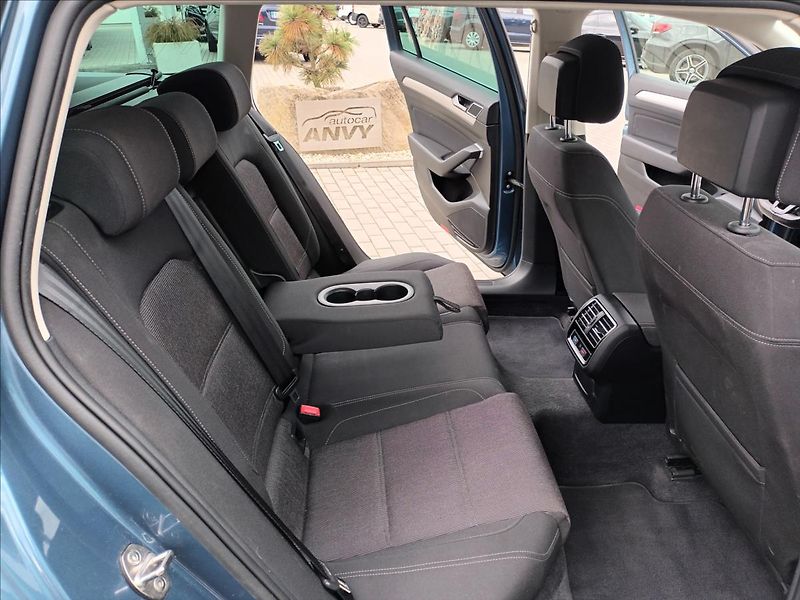 Volkswagen Passat 2,0 TDI,110kw,LED,SERVIS,TAŽNÉ - fotka 23 z 49