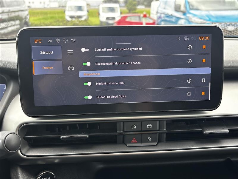 Jeep Avenger 1,2 Turbo e-hybrid Summit - fotka 36 z 42