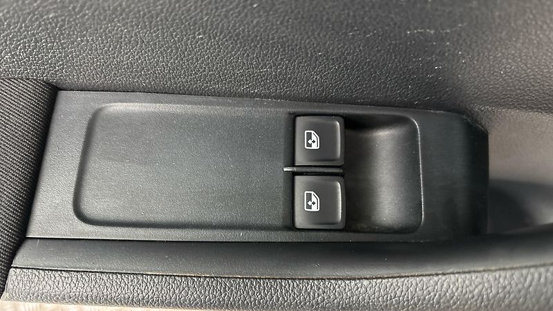 Škoda Fabia 1.0 TSI Ambition - fotka 22 z 23
