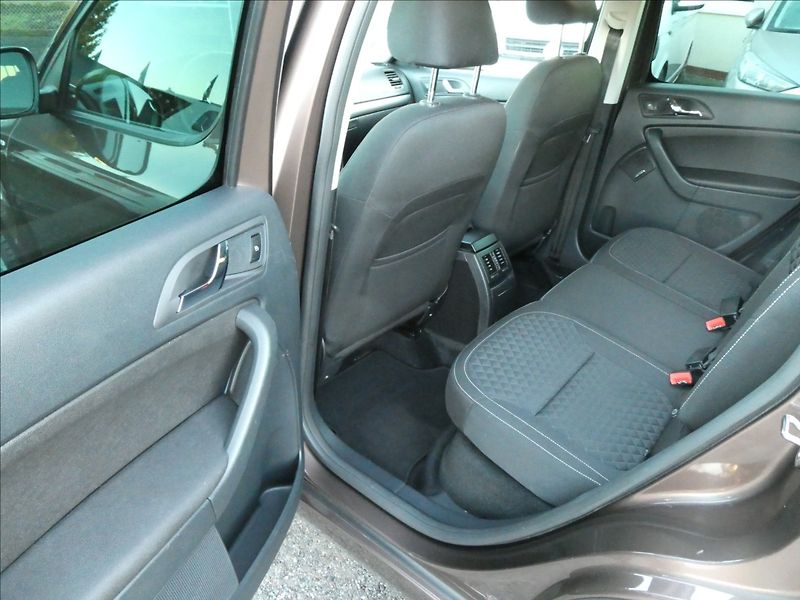 Škoda Yeti 1,2 TSi 81kW DSG Drive, xenony - fotka 17 z 41