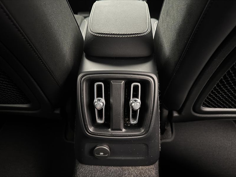 Volvo XC40 T5 RECHARGE CZ - fotka 28 z 48