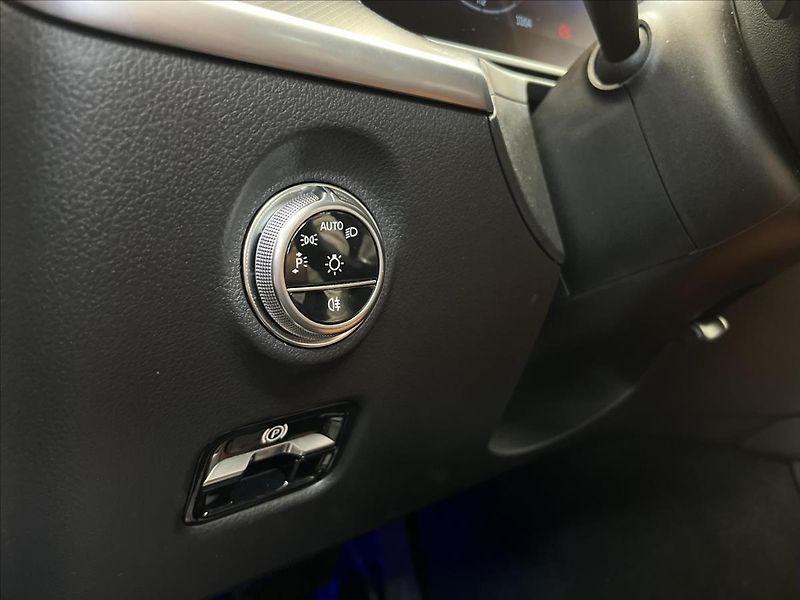 Mercedes-Benz Třídy C 300 4MATIC kombi - fotka 11 z 22
