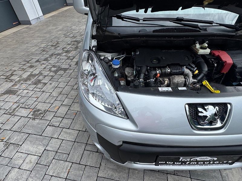 Peugeot Partner (2011) 1.6 HDi, 7 míst - fotka 27 z 29