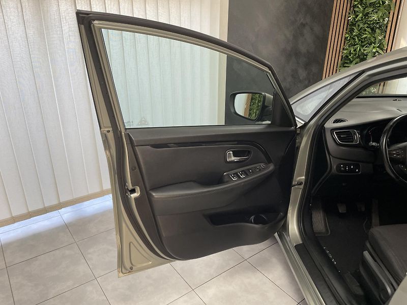 Kia Carens 1.7 CRDi ČR 1.MAJ. TOP  - fotka 20 z 28