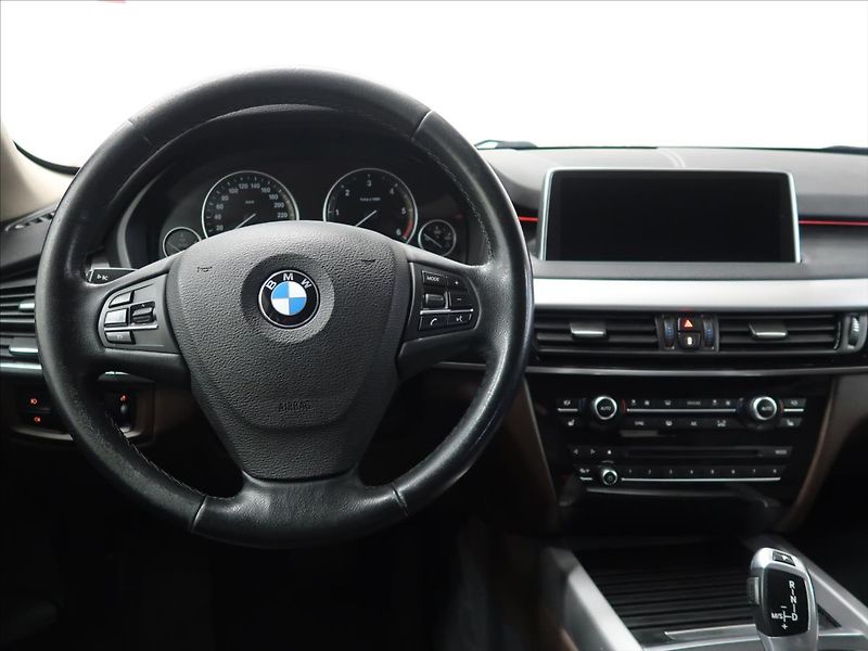 BMW X5 2,0 xDrive25d Steptronic 7míst - fotka 27 z 32