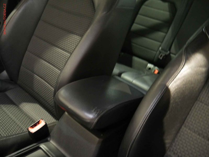 Volkswagen Golf (2015) 1.6TDI, ČR, navi, autoAC - fotka 16 z 19