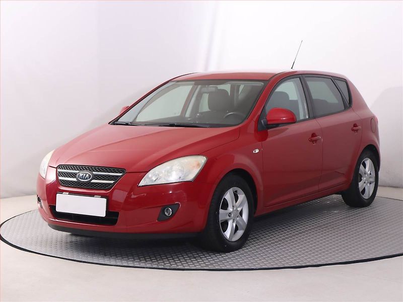 Kia Ceed (2009) 1.6 CVVT, Serv.kniha - fotka 2 z 16