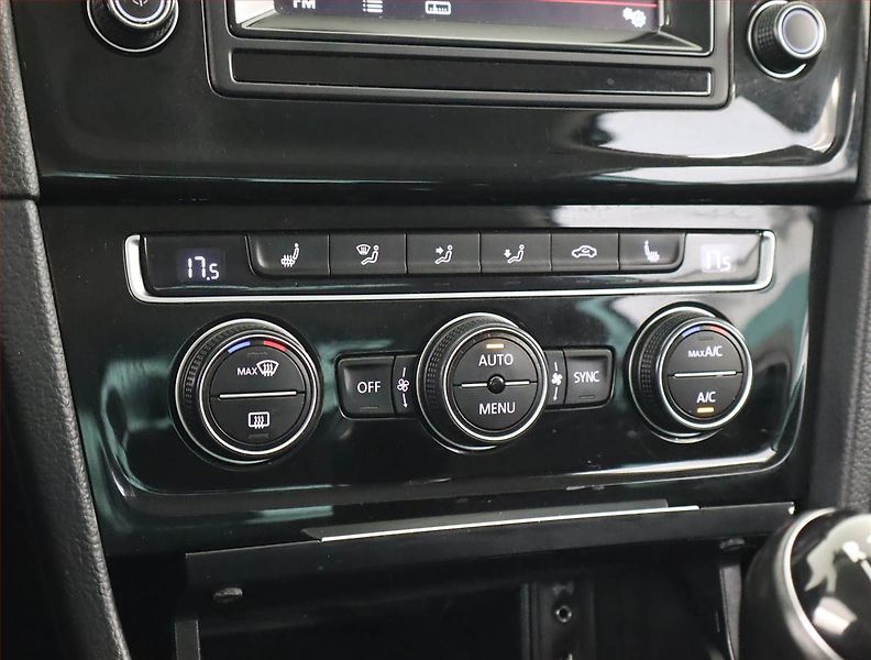 Volkswagen Golf (2015) 2.0 TDI, Navi, Park. senzory - fotka 17 z 19