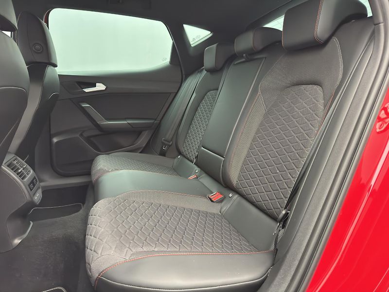 Seat Leon 1.5 TSI 110kW DSG FR CZ - fotka 5 z 52