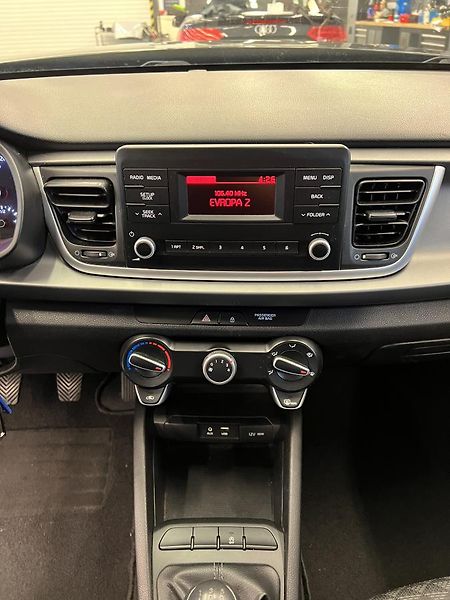 Kia Rio 1.2l 62 kW - fotka 11 z 14