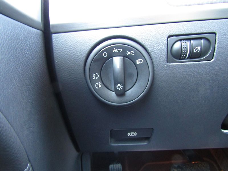 Volkswagen Touareg (2008) 2.5 TDI 4X4  PRUŽINY - fotka 29 z 38