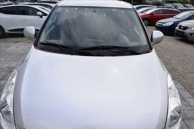 Suzuki Swift 1,2 i 69KW 4X4 ALU KLIMA - fotka 3 z 46