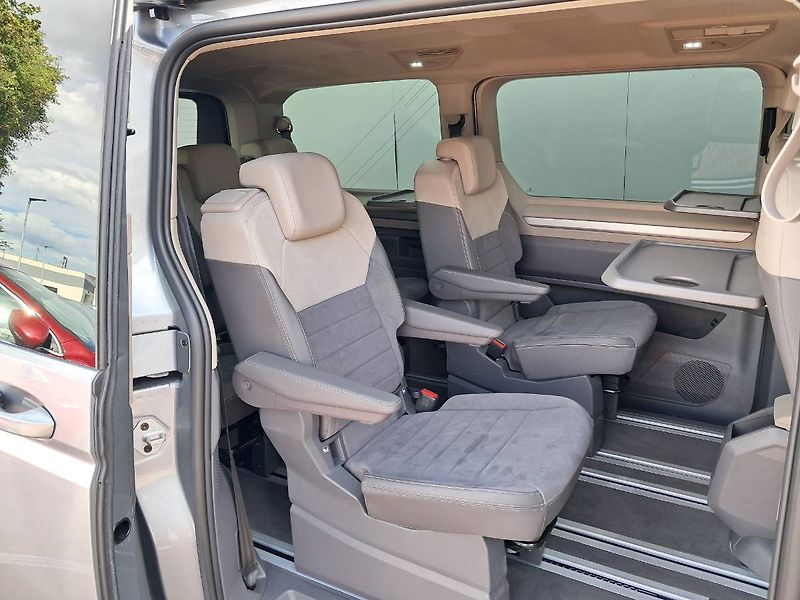 Volkswagen Multivan (2025) LONG Life 1.5 TSi P-HEV 130-18 - fotka 23 z 31