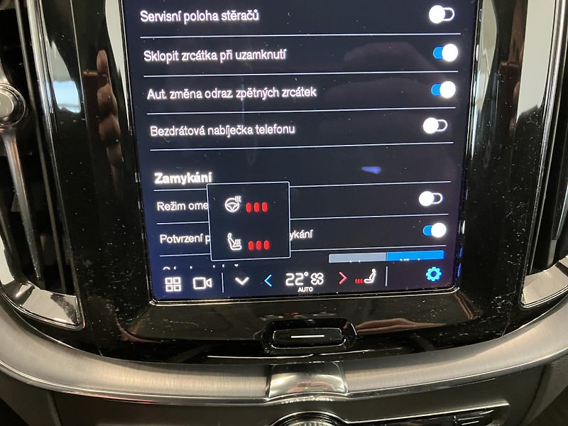 Volvo XC60 B4 FWD Momentum PRO AT8 - fotka 41 z 47