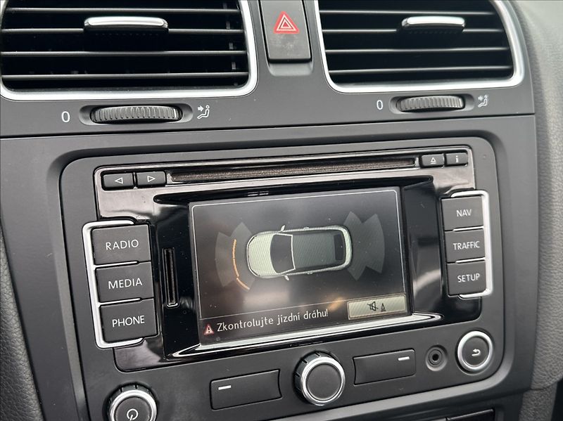 Volkswagen Golf 1,2 TSI 105PS  Cup Cabrio - fotka 34 z 48
