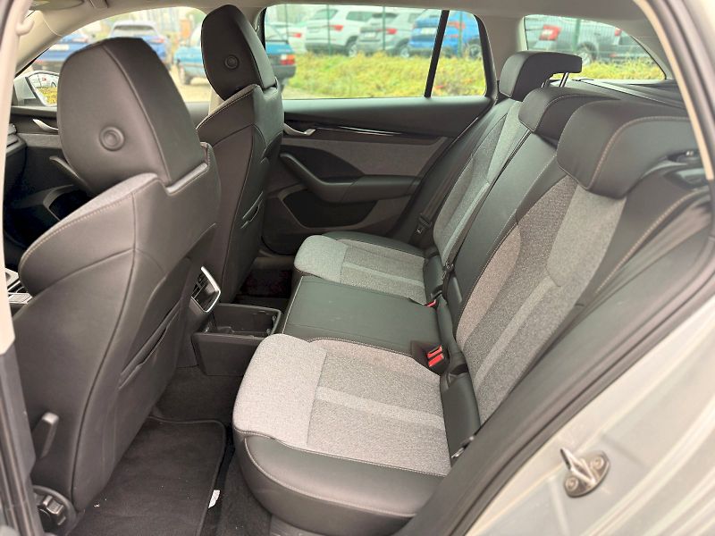 Škoda Octavia (2024) COMBI TOP SELECTION 2,0 TDI 11 - fotka 16 z 33