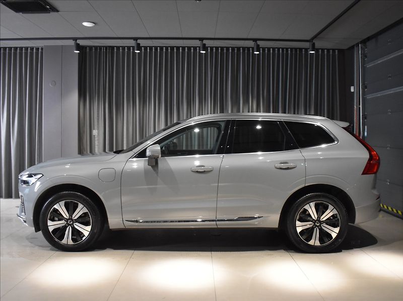 Volvo XC60 2,0 T6 AWD Plus - fotka 2 z 24