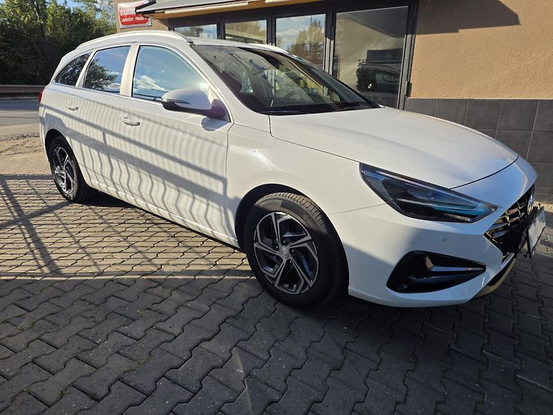 Hyundai i30 1.6-AUTOMAT-KAMERA-PRAV.SERVIS - fotka 14 z 17