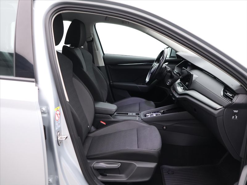 Škoda Octavia 2,0 TDI 110kW 4x4 DSG DPH CZ - fotka 12 z 32
