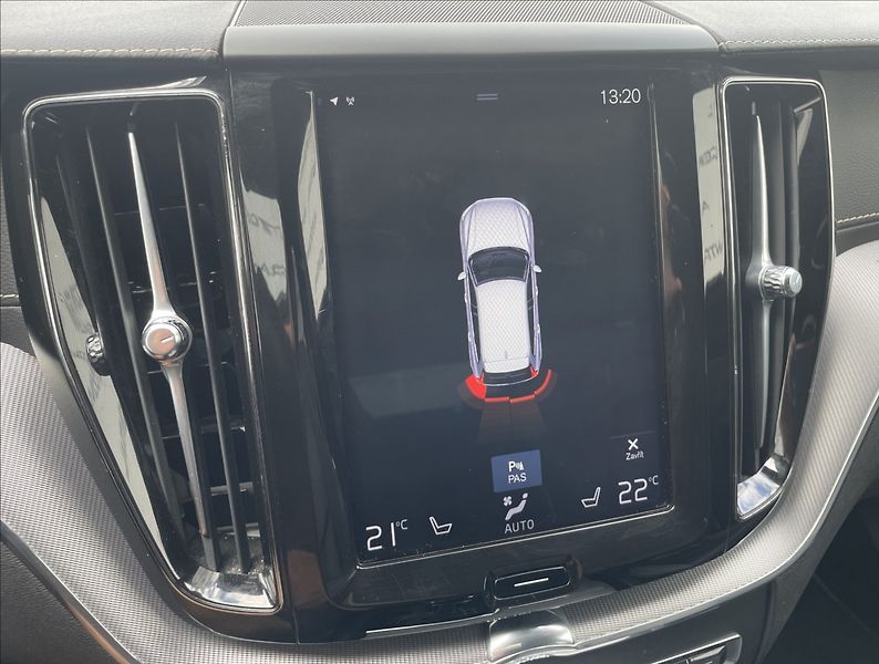 Volvo XC60 2,0 D,140kW,D4,4x4,AUT. R-DESI - fotka 18 z 25