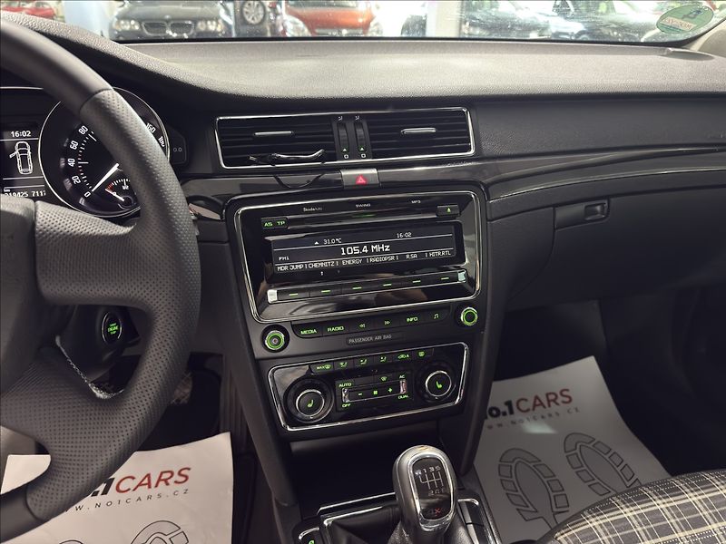 Škoda Superb 2,0   TDI 4X4 125KW ELEGANCE - fotka 13 z 31