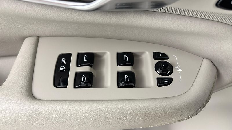 Volvo XC90 2.0 B5 AUT AWD Plus Bright - fotka 24 z 30