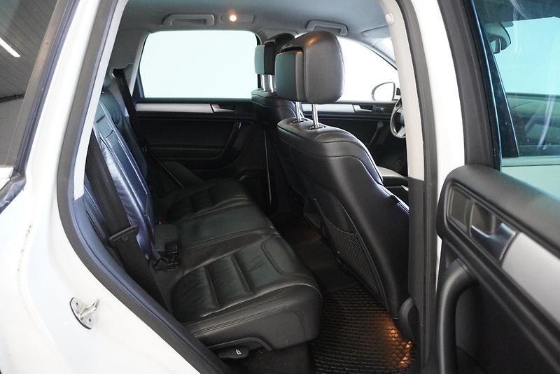 Volkswagen Touareg (2013) 3,6 V6 FSI AUTOMAT 4X4 KŮŽE - fotka 18 z 31