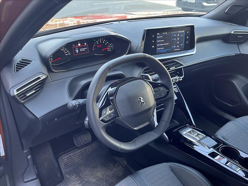 Peugeot 2008 1,2 PT  Allure EAT8 zár 4/28 - fotka 10 z 26