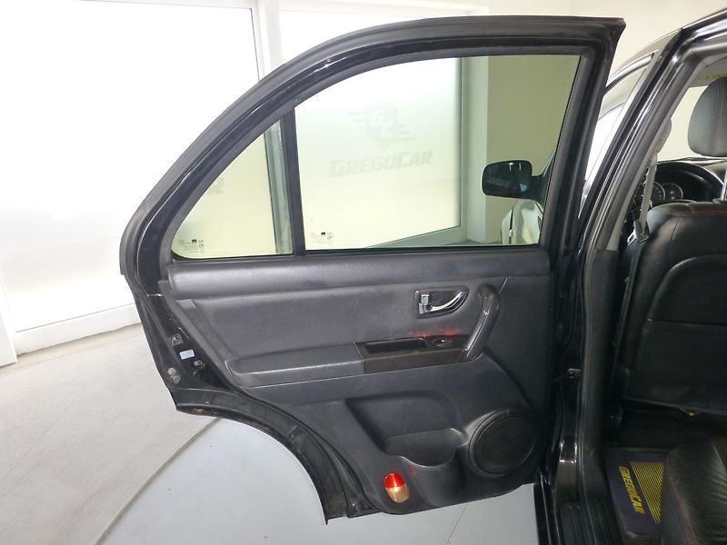 Kia Sorento (2007) 2,5CRDI*NAVI*VYHŘ.S**+SADA*4X4 - fotka 12 z 27