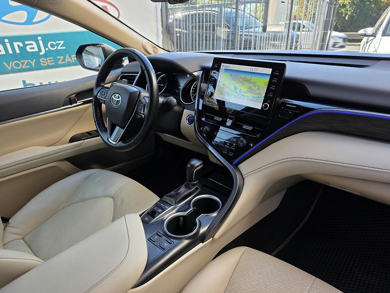 Toyota Camry 2.5-VIP-EXECUTIVE-HYBRID - fotka 4 z 13
