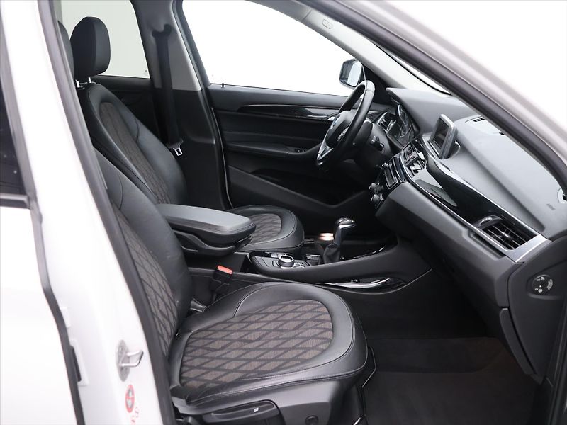 BMW X1 2.0 20d 140kW xDrive Aut. CZ - fotka 10 z 26